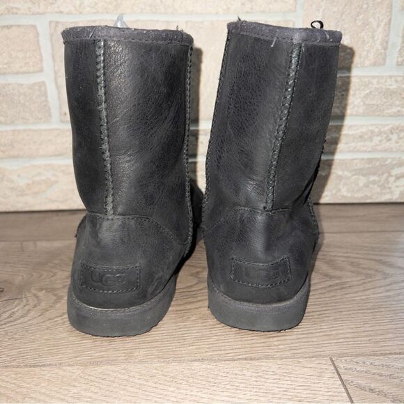 Ugg Black Classic Short‎ II Sheepskin Snow Boots Size 6 - Picture 3 of 6